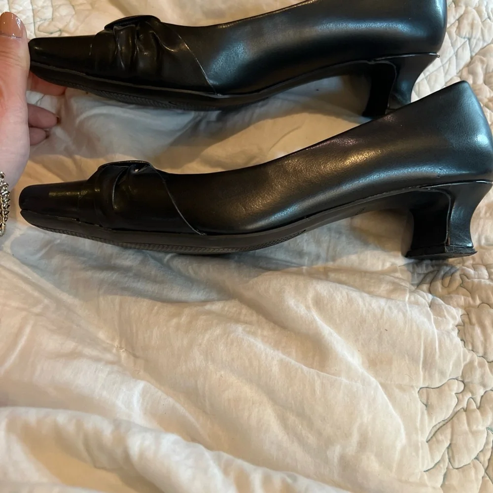 Easy Street Women Kitten Pump Heels Wave Size US 8M Black Faux Leather
